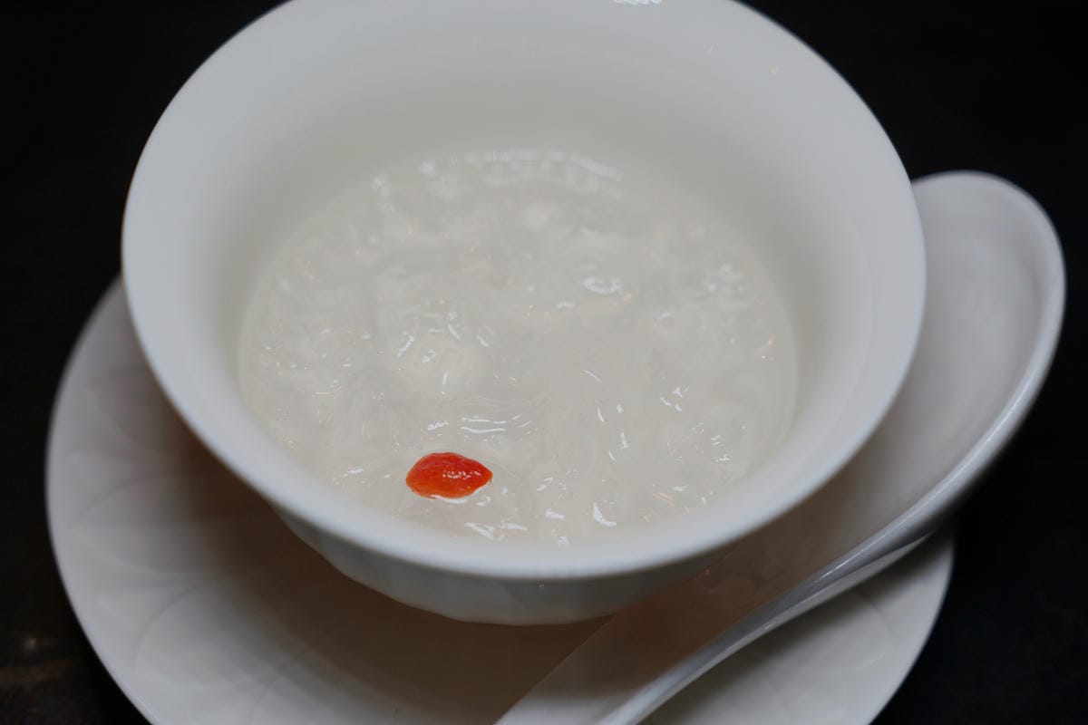 【麟聚粵式私房料理】台北米其林餐廳推薦 粵式私廚招牌玻璃脆皮小乳鴨必吃 台北小巨蛋美食餐廳