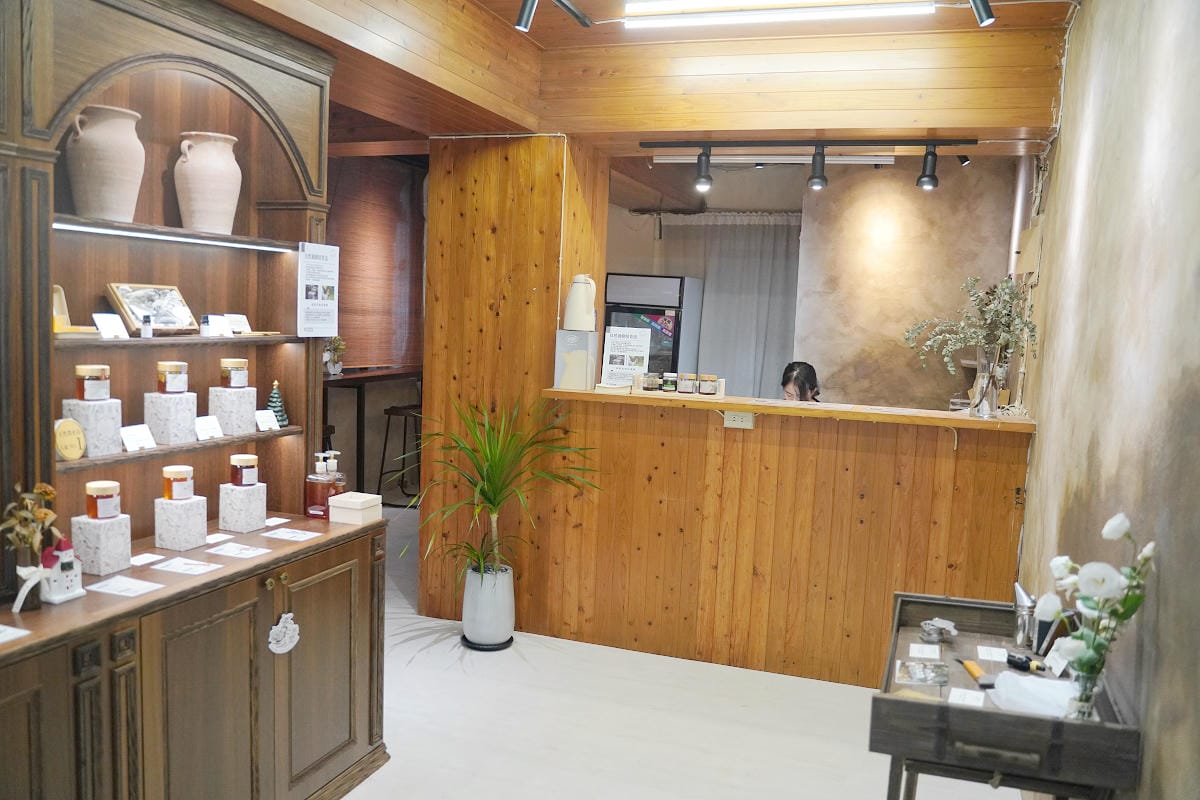 【滿誠蜂蜜純蜂蜜專賣店】1979來自雲林崙背養蜂園堅持自然養蜂培育法 蜂蜜甜點蜂蜜飲下午茶