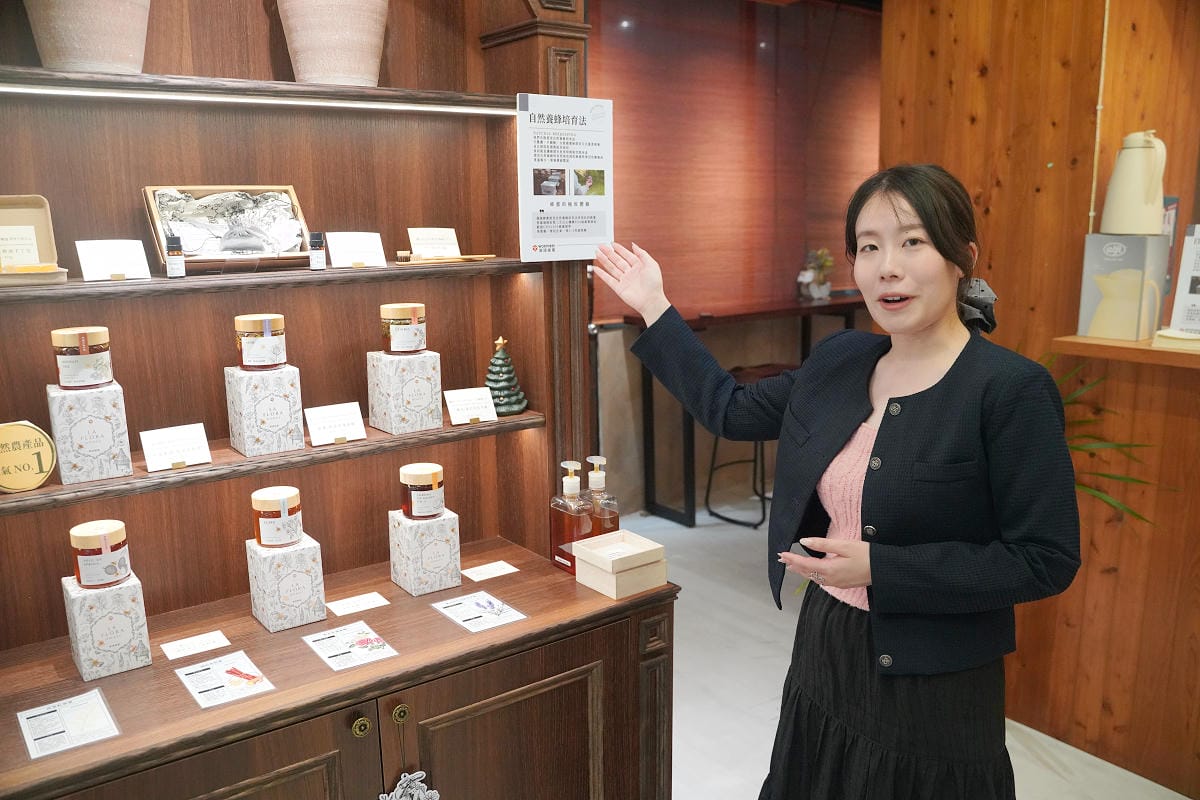 【滿誠蜂蜜純蜂蜜專賣店】1979來自雲林崙背養蜂園堅持自然養蜂培育法 蜂蜜甜點蜂蜜飲下午茶
