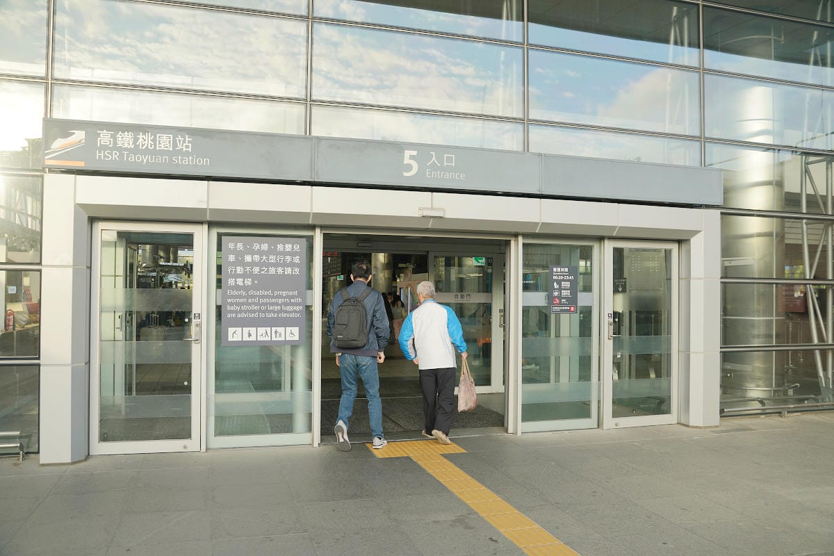 【統聯客運桃園市公車208路線】高鐵桃園站-內壢-八德 內壢來往桃園高鐵心得分享