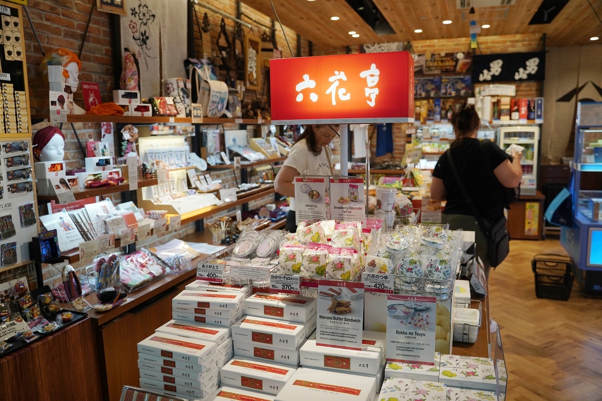 【北海道新千歲機場國際線航廈】超好買商店街日幣通通花光光 驚安殿堂/北海道市場食堂街/伴手禮