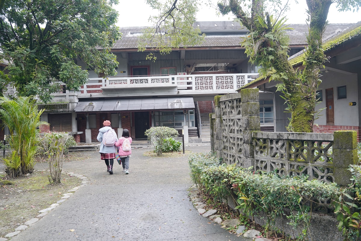 【煙波花時間宜蘭傳藝】夜宿蘭陽藝城漫遊古味巷陌 台灣首見聚落式住宿區 冰果室刨冰機兒童遊戲區