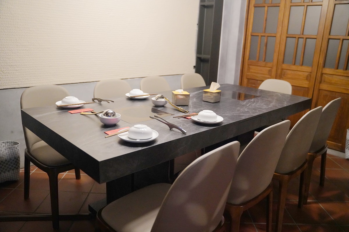 【老撈麻辣火鍋-順天外科醫院】大稻埕美食餐廳推薦 百年歷史日式老宅空間 沒預訂吃不到雞煲蟹鍋