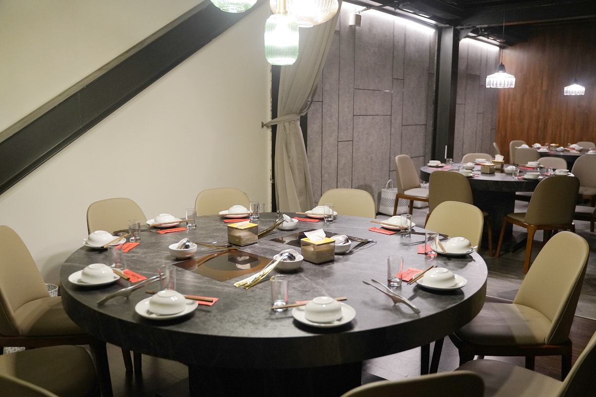 【老撈麻辣火鍋-順天外科醫院】大稻埕美食餐廳推薦 百年歷史日式老宅空間 沒預訂吃不到雞煲蟹鍋
