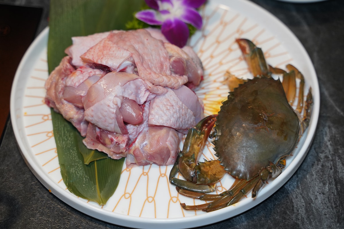 【老撈麻辣火鍋-順天外科醫院】大稻埕美食餐廳推薦 百年歷史日式老宅空間 沒預訂吃不到雞煲蟹鍋