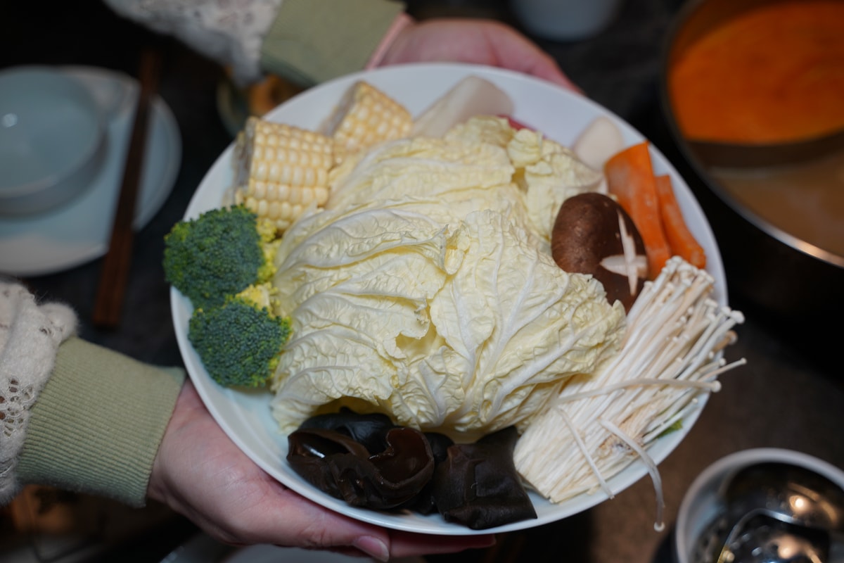【老撈麻辣火鍋-順天外科醫院】大稻埕美食餐廳推薦 百年歷史日式老宅空間 沒預訂吃不到雞煲蟹鍋