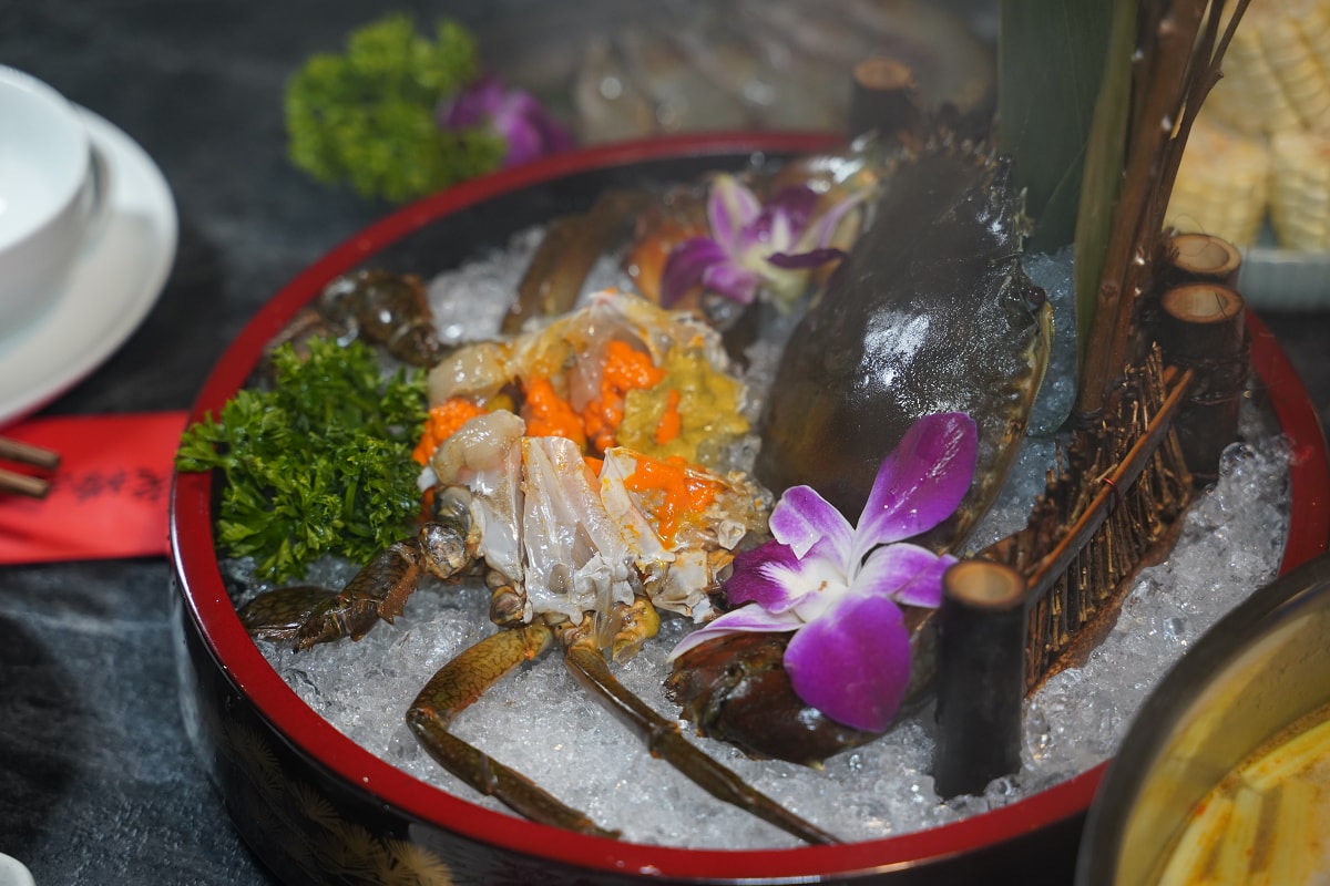 【老撈麻辣火鍋-順天外科醫院】大稻埕美食餐廳推薦 百年歷史日式老宅空間 沒預訂吃不到雞煲蟹鍋