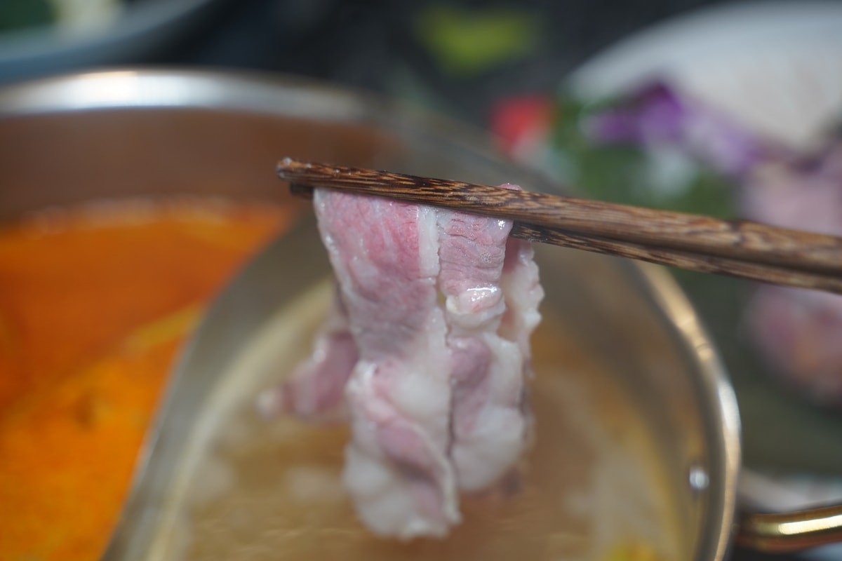 【老撈麻辣火鍋-順天外科醫院】大稻埕美食餐廳推薦 百年歷史日式老宅空間 沒預訂吃不到雞煲蟹鍋