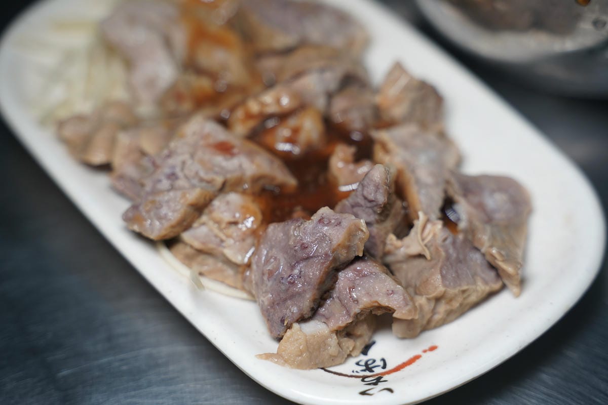 【陳記香菇肉粥 肉燥米粉湯】中和積穗夜市美食小吃宵夜推薦 濃郁湯頭可續湯 必點炸燒肉/切豬肺 - 第7張圖 【陳記香菇肉粥 肉燥米粉湯】中和積穗夜市美食小吃宵夜推薦 濃郁湯頭可續湯 必點炸燒肉/切豬肺