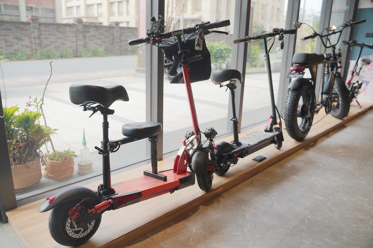 【BIRDSEDGE電動滑板電動滑板車】台灣電動滑板車推薦 實體店面完整保固可試乘 台北/桃園/新竹/雲林/台南/高雄皆有門市