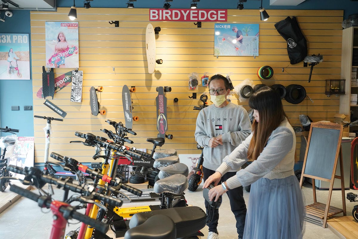 【BIRDSEDGE電動滑板電動滑板車】台灣電動滑板車推薦 實體店面完整保固可試乘 台北/桃園/新竹/雲林/台南/高雄皆有門市