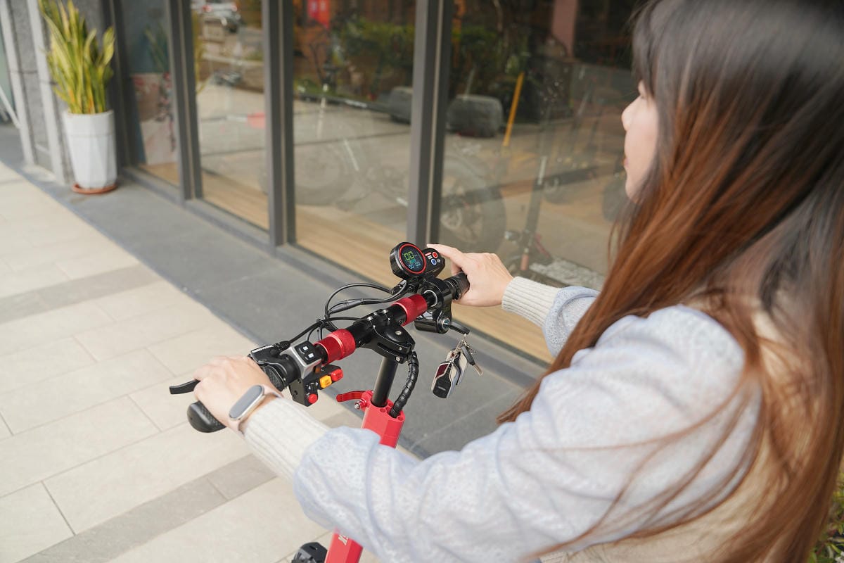 【BIRDSEDGE電動滑板電動滑板車】台灣電動滑板車推薦 實體店面完整保固可試乘 台北/桃園/新竹/雲林/台南/高雄皆有門市