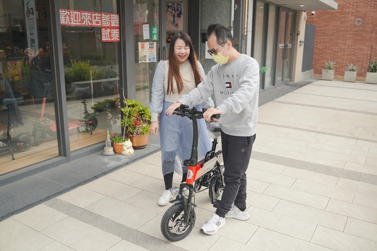 【BIRDSEDGE電動滑板電動滑板車】台灣電動滑板車推薦 實體店面完整保固可試乘 台北/桃園/新竹/雲林/台南/高雄皆有門市