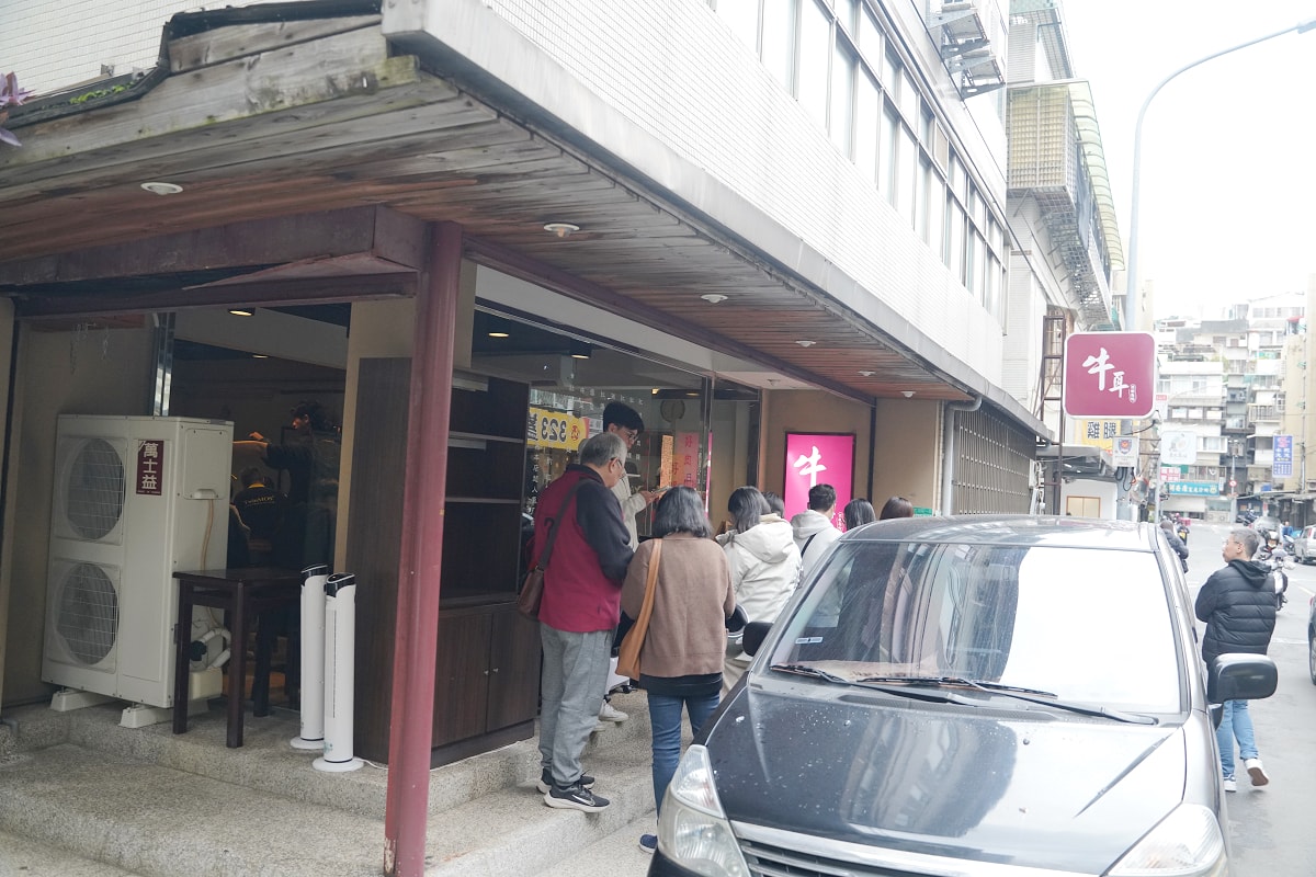 【牛耳精緻麵館】內湖牛肉麵推薦 黃仁勳最愛紅燒半筋半肉麵 內湖超人氣排隊美食 近捷運西湖站