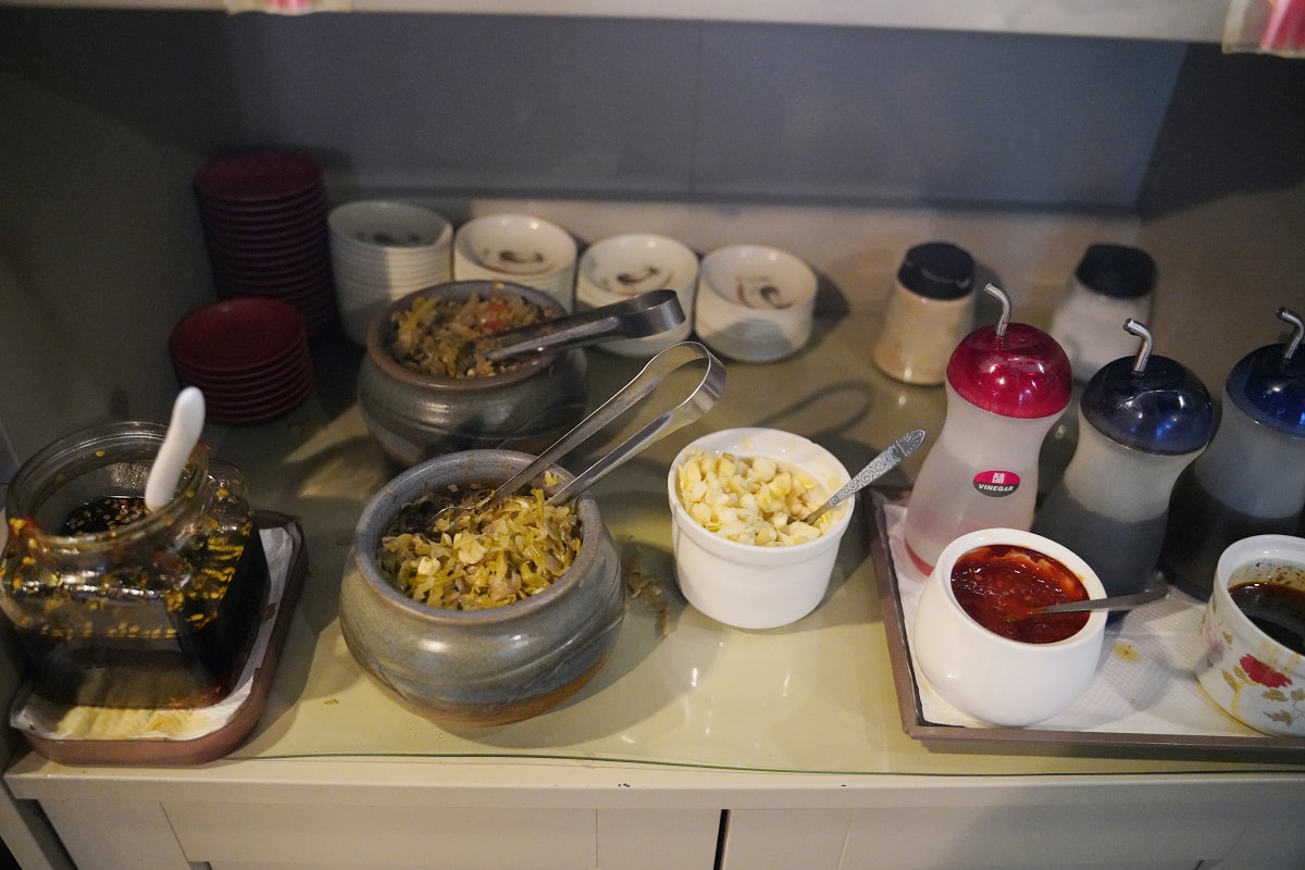 【牛耳精緻麵館】內湖牛肉麵推薦 黃仁勳最愛紅燒半筋半肉麵 內湖超人氣排隊美食 近捷運西湖站