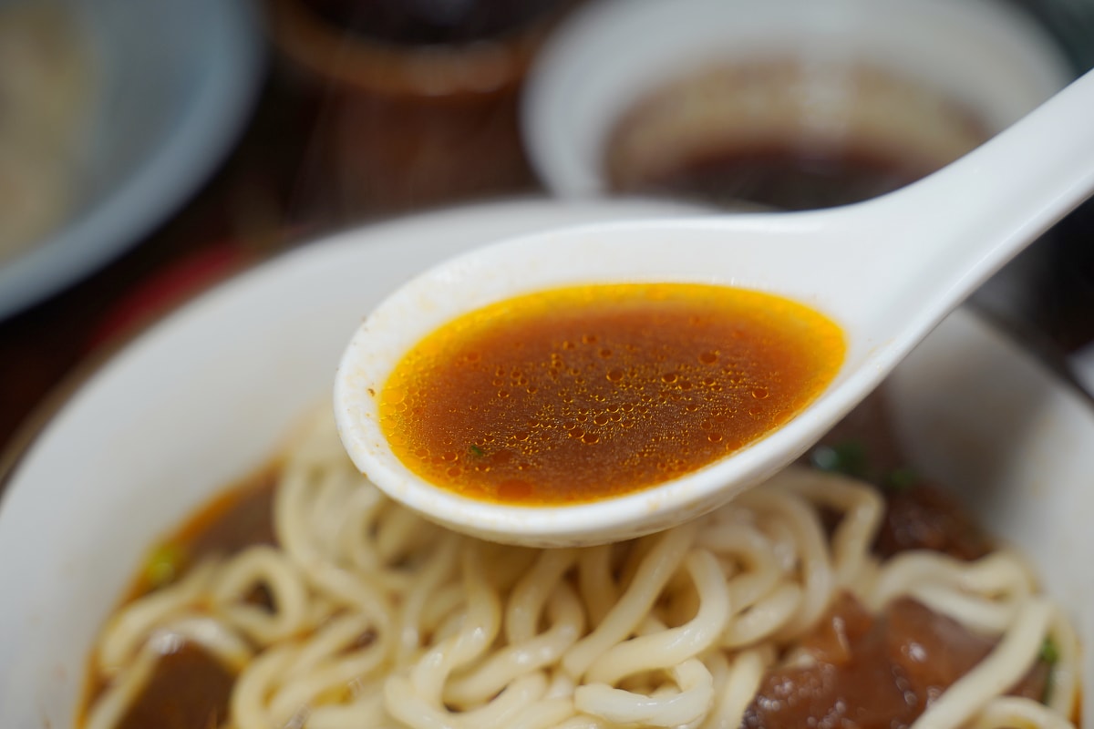 【牛耳精緻麵館】內湖牛肉麵推薦 黃仁勳最愛紅燒半筋半肉麵 內湖超人氣排隊美食 近捷運西湖站