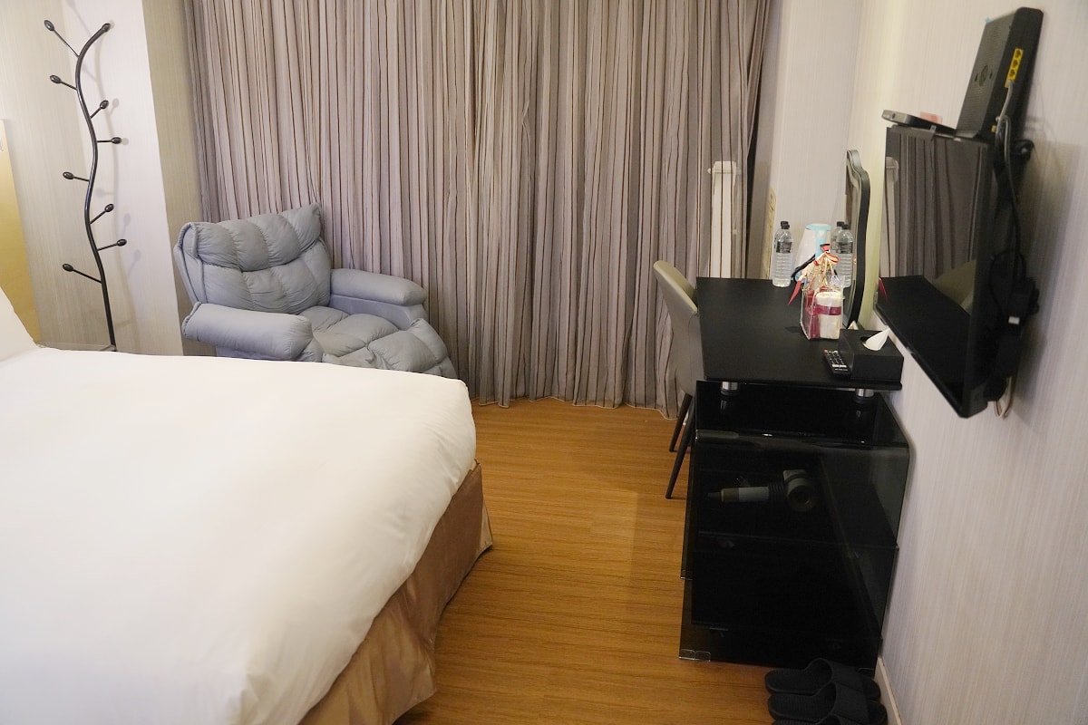 【豪城商旅民生館】台北松山機場住宿飯店推薦 免費泡麵零食咖啡無限量供應 鄰近台北小巨蛋 - 第13張圖 【豪城商旅民生館】台北松山機場住宿飯店推薦 免費泡麵零食咖啡無限量供應 鄰近台北小巨蛋