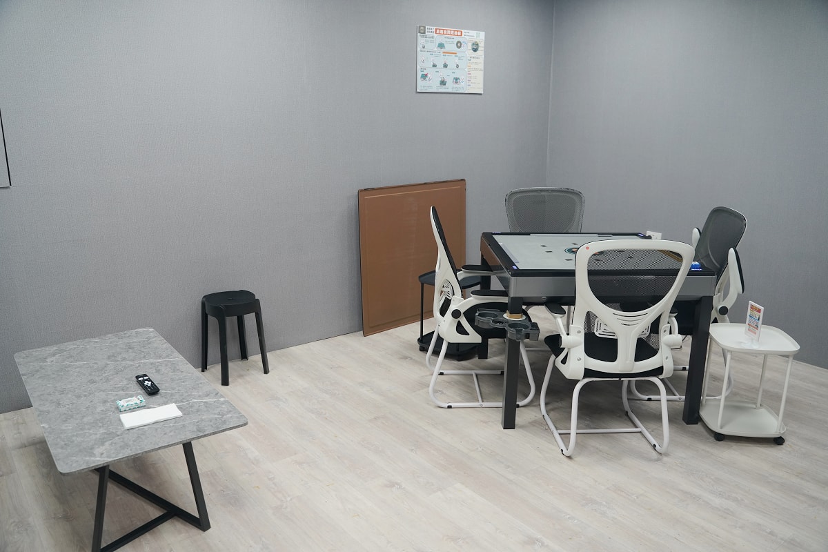 【來都來了自助桌遊】中壢24H桌遊店推薦 全新開幕買1小時送1小時 包廂式獨立空間自動麻將桌