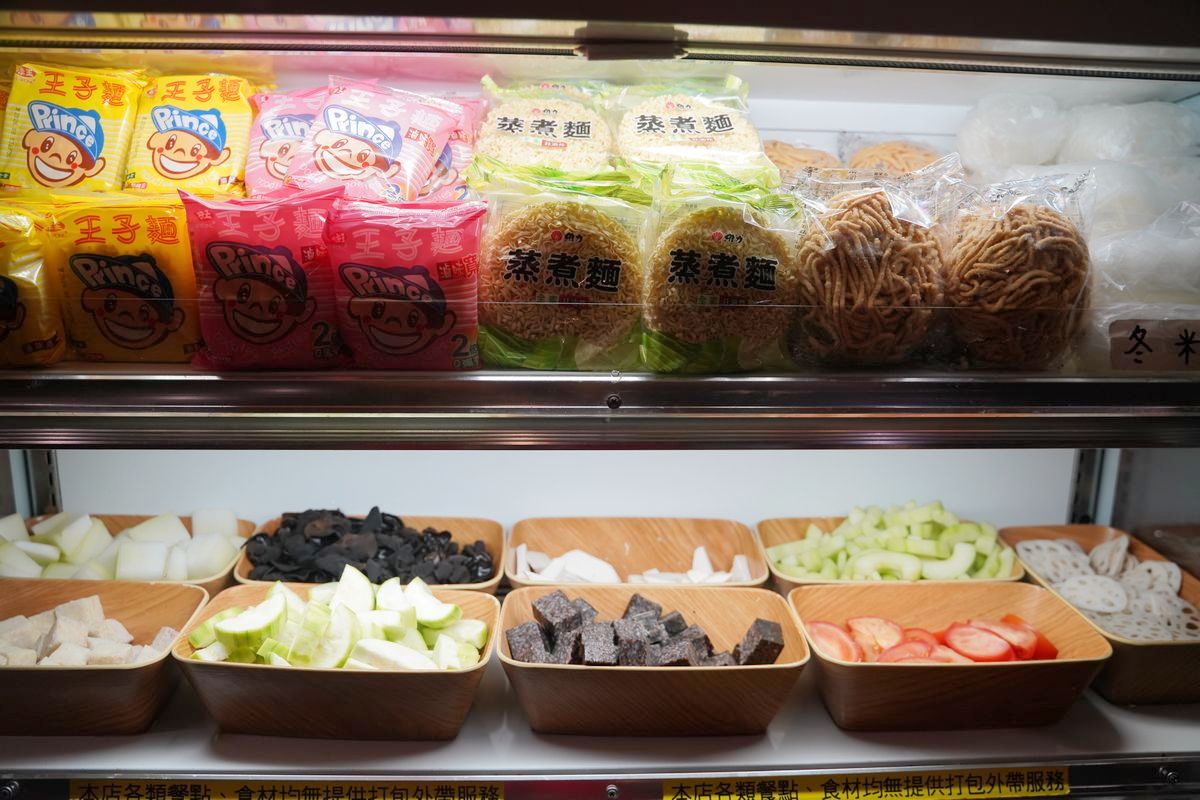 【魚路小棧精緻鍋物】金山火鍋半自助吃到飽 網美用餐環境寬敞唱歌包廂 免費停車木造庭園餐廳