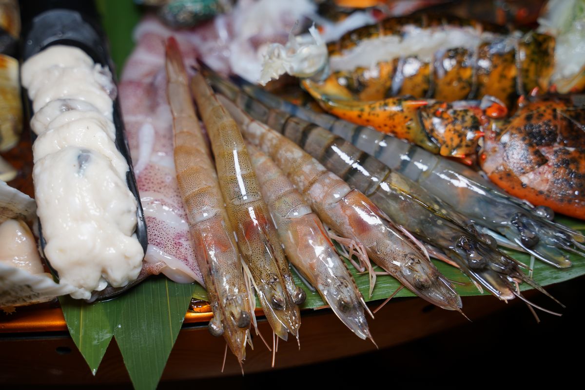 【魚路小棧精緻鍋物】金山火鍋半自助吃到飽 網美用餐環境寬敞唱歌包廂 免費停車木造庭園餐廳