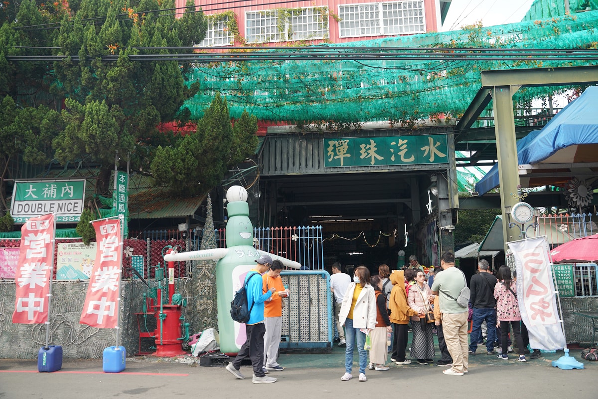 【大補內彈珠汽水觀光工廠】苗栗銅鑼親子室內景點推薦 預約制套裝行程 彈珠汽水DIY無限暢飲