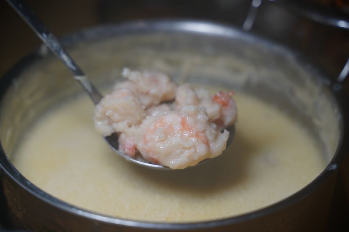 【魚路小棧精緻鍋物】金山火鍋半自助吃到飽 網美用餐環境寬敞唱歌包廂 免費停車木造庭園餐廳