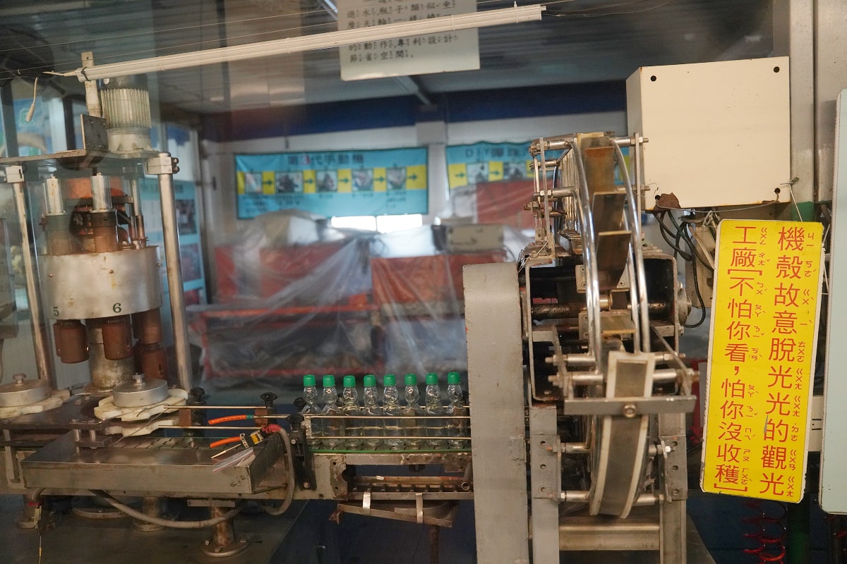 【大補內彈珠汽水觀光工廠】苗栗銅鑼親子室內景點推薦 預約制套裝行程 彈珠汽水DIY無限暢飲