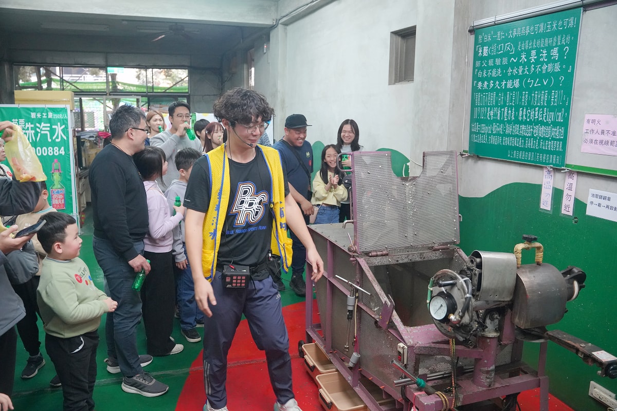 【大補內彈珠汽水觀光工廠】苗栗銅鑼親子室內景點推薦 預約制套裝行程 彈珠汽水DIY無限暢飲