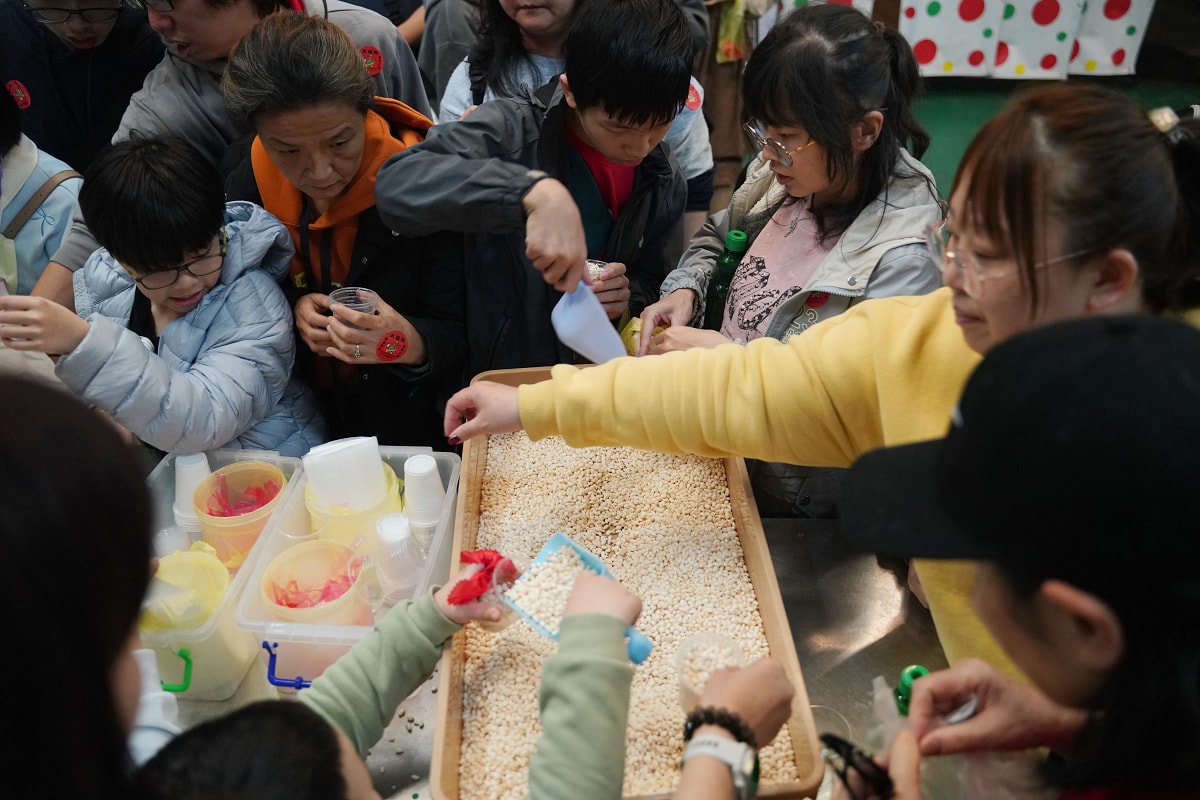 【大補內彈珠汽水觀光工廠】苗栗銅鑼親子室內景點推薦 預約制套裝行程 彈珠汽水DIY無限暢飲