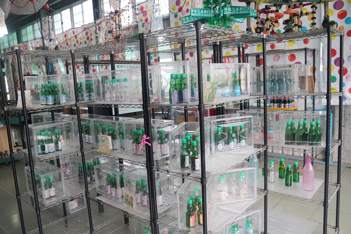 【大補內彈珠汽水觀光工廠】苗栗銅鑼親子室內景點推薦 預約制套裝行程 彈珠汽水DIY無限暢飲