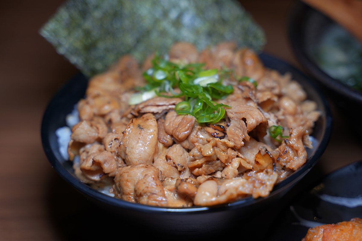 【牛丁次郎坊x深夜裡的和魂燒肉丼x內壢分支】內壢燒肉丼飯推薦 日本直火燒肉丼及烤牛排定食專門 - 第8張圖 【牛丁次郎坊x深夜裡的和魂燒肉丼x內壢分支】內壢燒肉丼飯推薦 日本直火燒肉丼及烤牛排定食專門