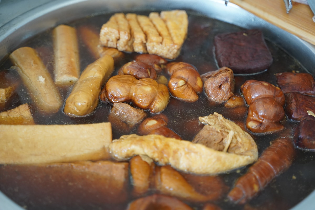 【黃大目大溪豆干】大溪熱滷豆干好選擇 大溪蓮座山觀音寺美食推薦 素雞爪/菜頭/黑豆干美味必點