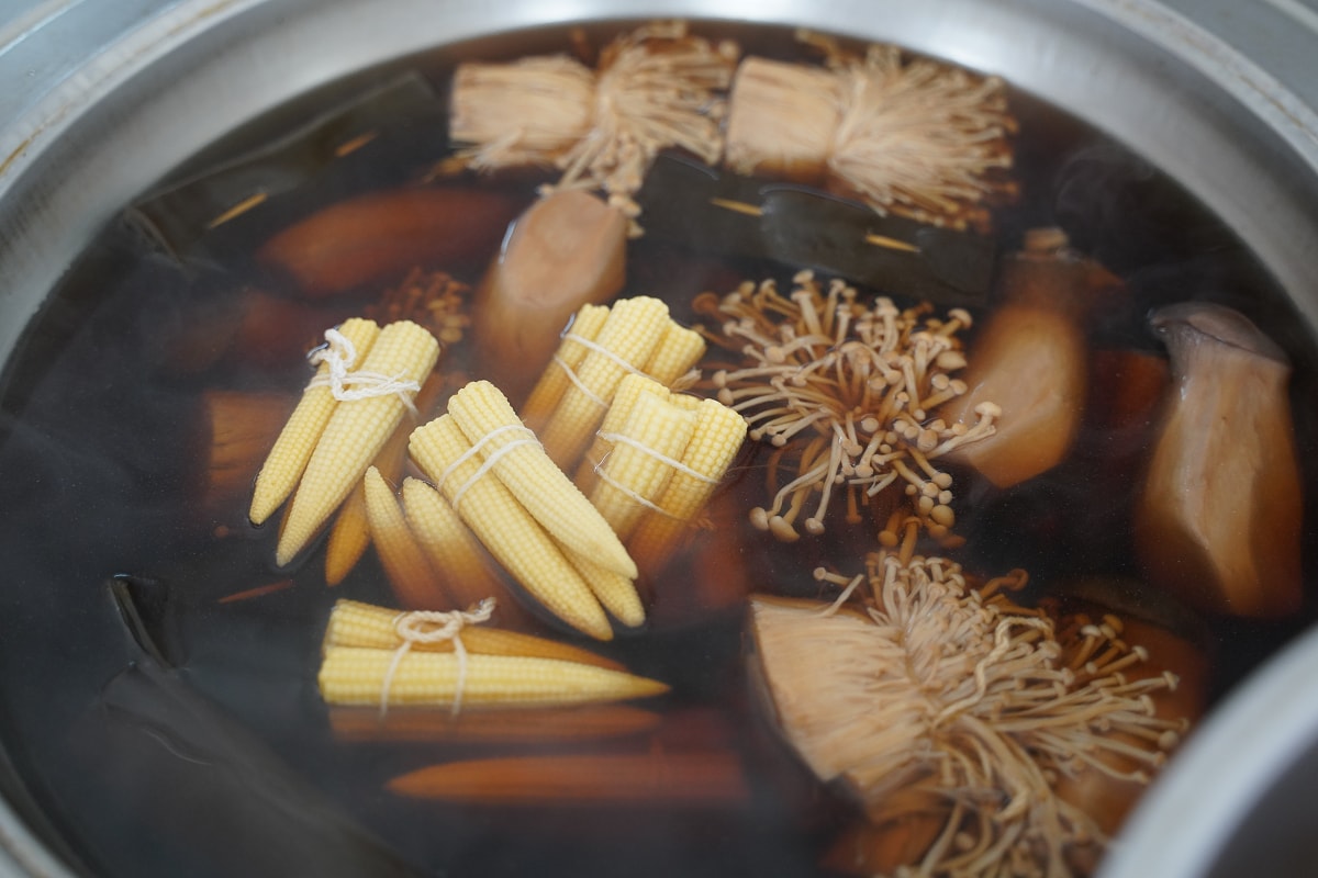 【黃大目大溪豆干】大溪熱滷豆干好選擇 大溪蓮座山觀音寺美食推薦 素雞爪/菜頭/黑豆干美味必點
