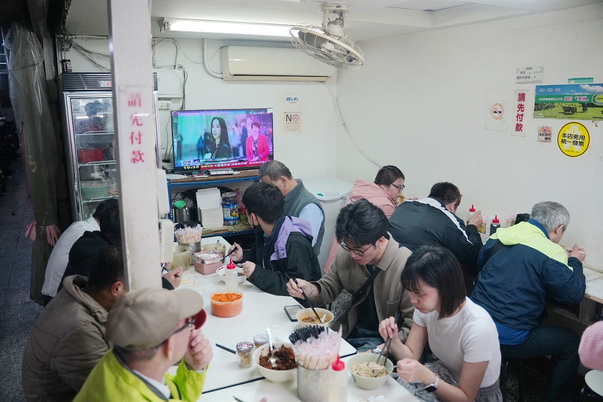 【小吳牛肉麵】台北萬華西門町牛肉麵推薦 台北24小時老字號人氣美食 前鄭州路38巷牛肉麵街