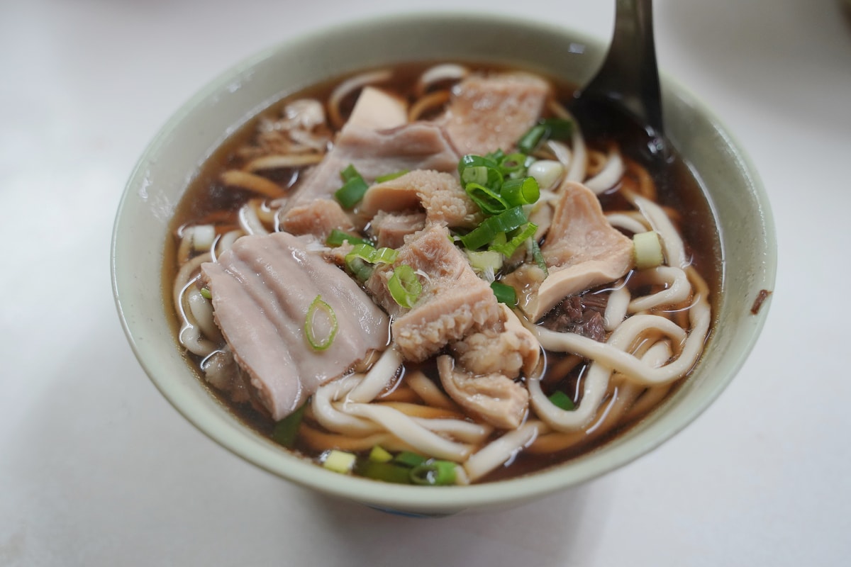 【小吳牛肉麵】台北萬華西門町牛肉麵推薦 台北24小時老字號人氣美食 前鄭州路38巷牛肉麵街