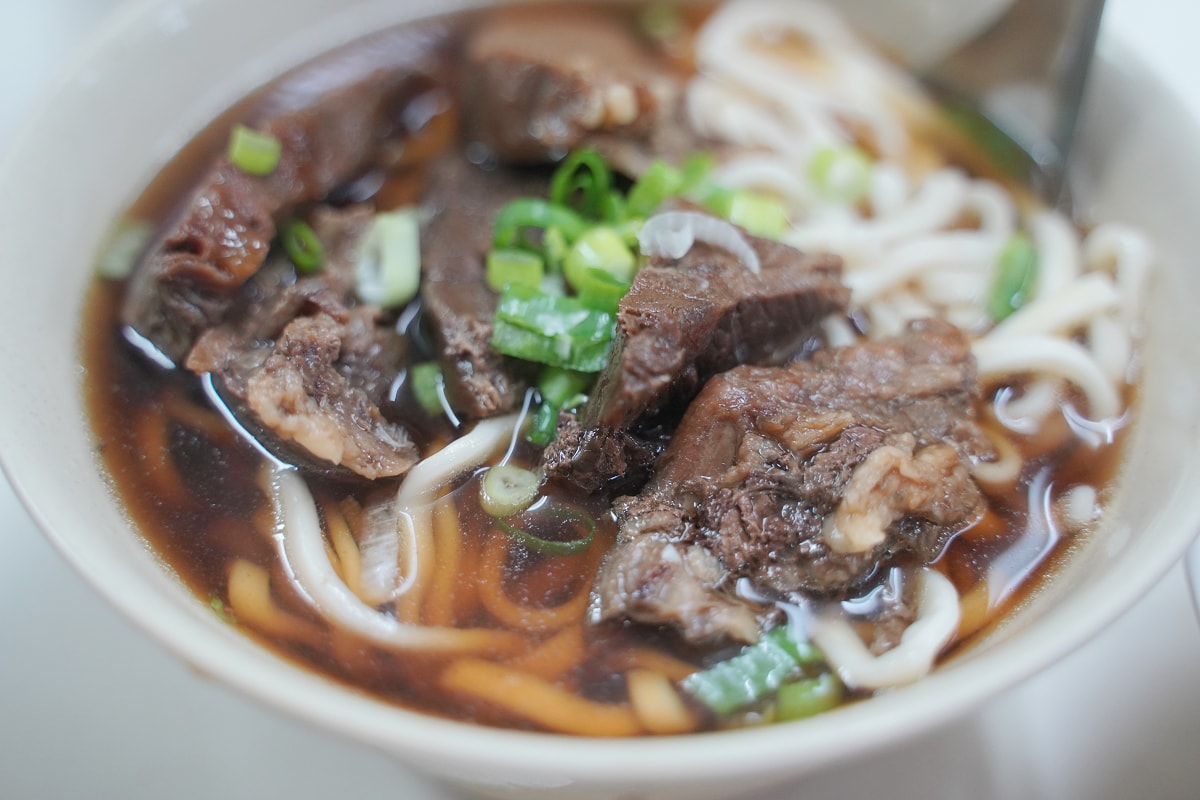 【小吳牛肉麵】台北萬華西門町牛肉麵推薦 台北24小時老字號人氣美食 前鄭州路38巷牛肉麵街