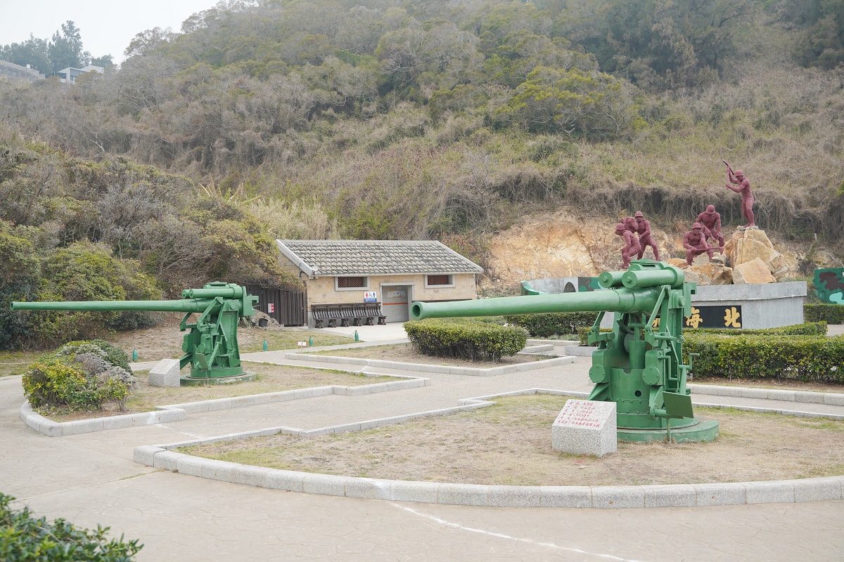 【北海坑道】馬祖南竿必訪景點 人工開鑿鬼斧神工地底坑道 搖櫓舢舨船一探夢幻秘境體驗 - 第2張圖 【北海坑道】馬祖南竿必訪景點 人工開鑿鬼斧神工地底坑道 搖櫓舢舨船一探夢幻秘境體驗
