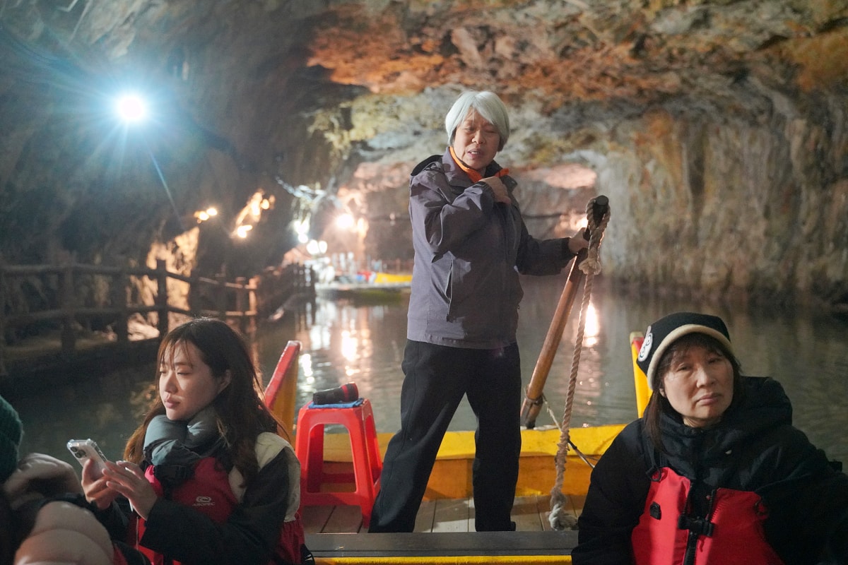【北海坑道】馬祖南竿必訪景點 人工開鑿鬼斧神工地底坑道 搖櫓舢舨船一探夢幻秘境體驗 - 第13張圖 【北海坑道】馬祖南竿必訪景點 人工開鑿鬼斧神工地底坑道 搖櫓舢舨船一探夢幻秘境體驗