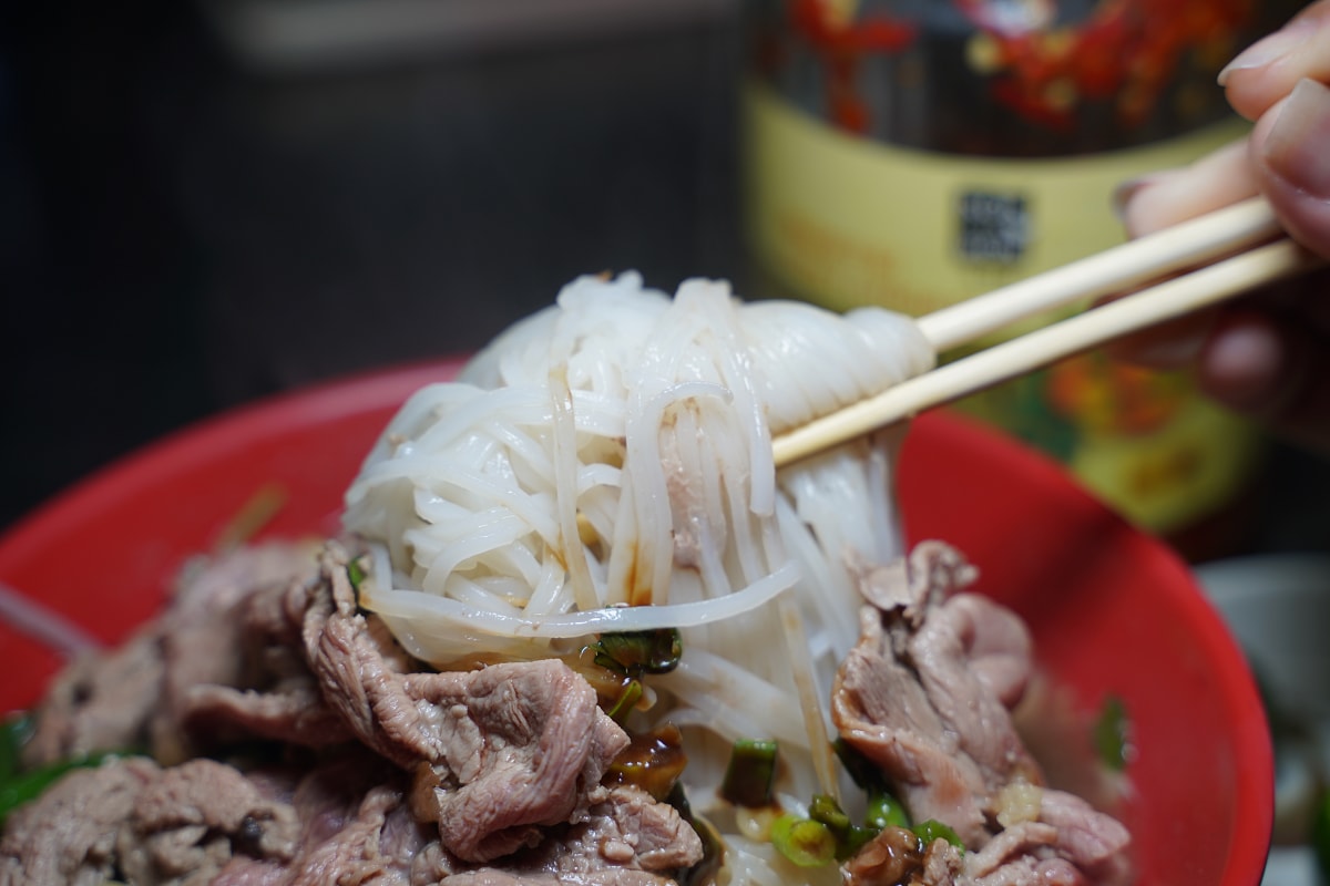【芃原小館】內壢小吃店推薦 超高CP值大份量 牛肉米線河粉/香茅雞便當美味必點 內壢巷子美食
