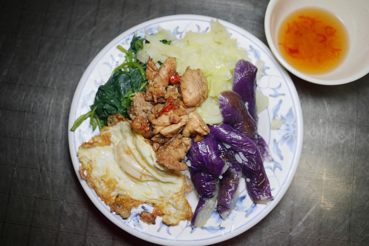 【芃原小館】內壢小吃店推薦 超高CP值大份量 牛肉米線河粉/香茅雞便當美味必點 內壢巷子美食