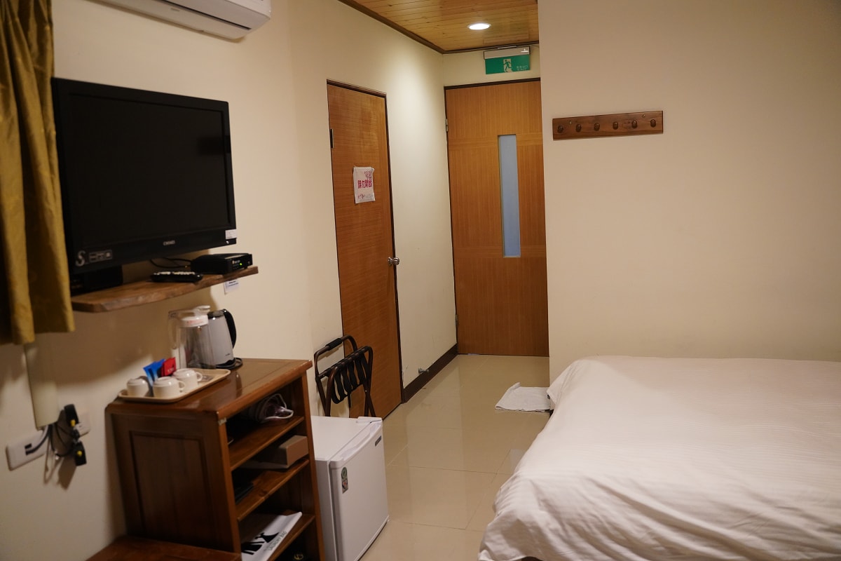 【武陵農場國民賓館山水館】武陵農場住宿推薦 一泊二食自助早晚餐吃到飽 七家灣溪旁盡享優美風景