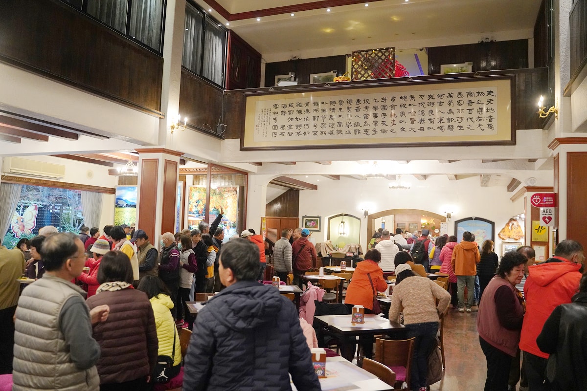 【武陵農場國民賓館山水館】武陵農場住宿推薦 一泊二食自助早晚餐吃到飽 七家灣溪旁盡享優美風景