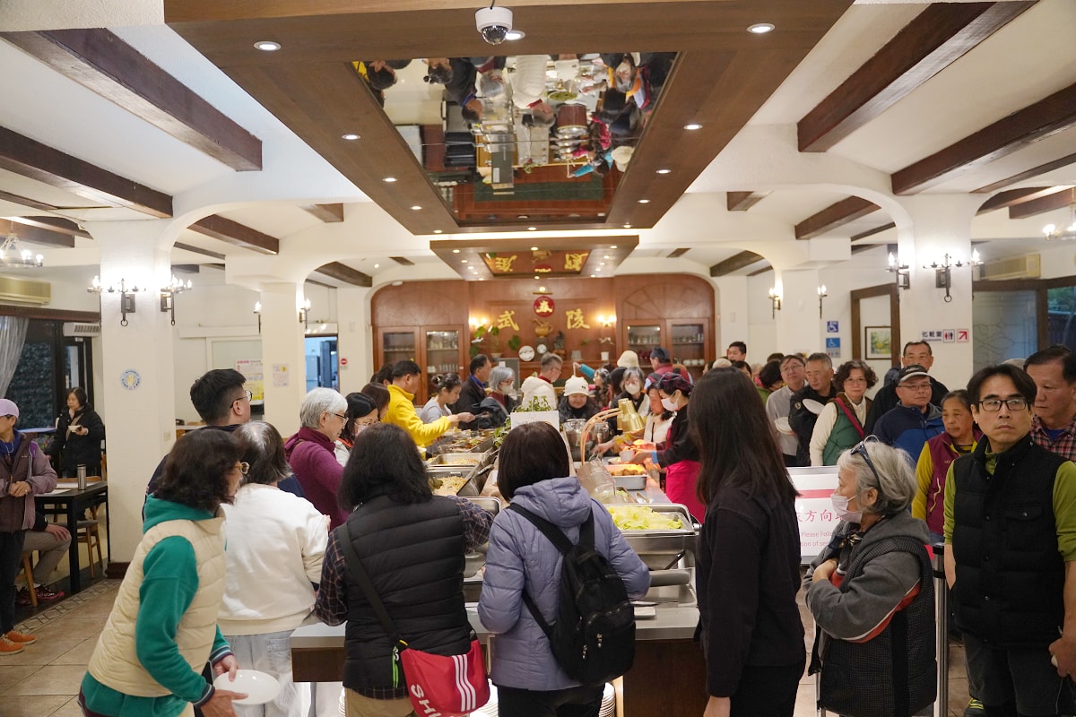 【武陵農場國民賓館山水館】武陵農場住宿推薦 一泊二食自助早晚餐吃到飽 七家灣溪旁盡享優美風景