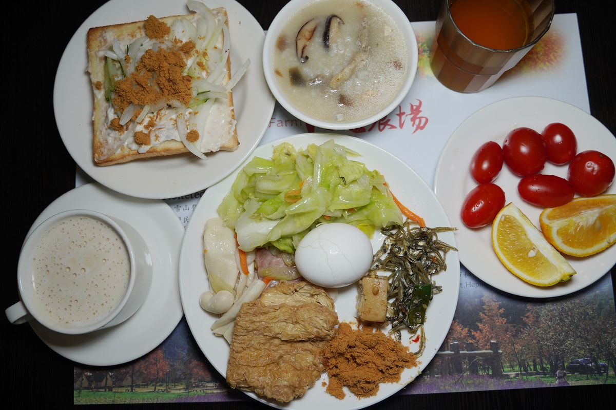 【武陵農場國民賓館山水館】武陵農場住宿推薦 一泊二食自助早晚餐吃到飽 七家灣溪旁盡享優美風景