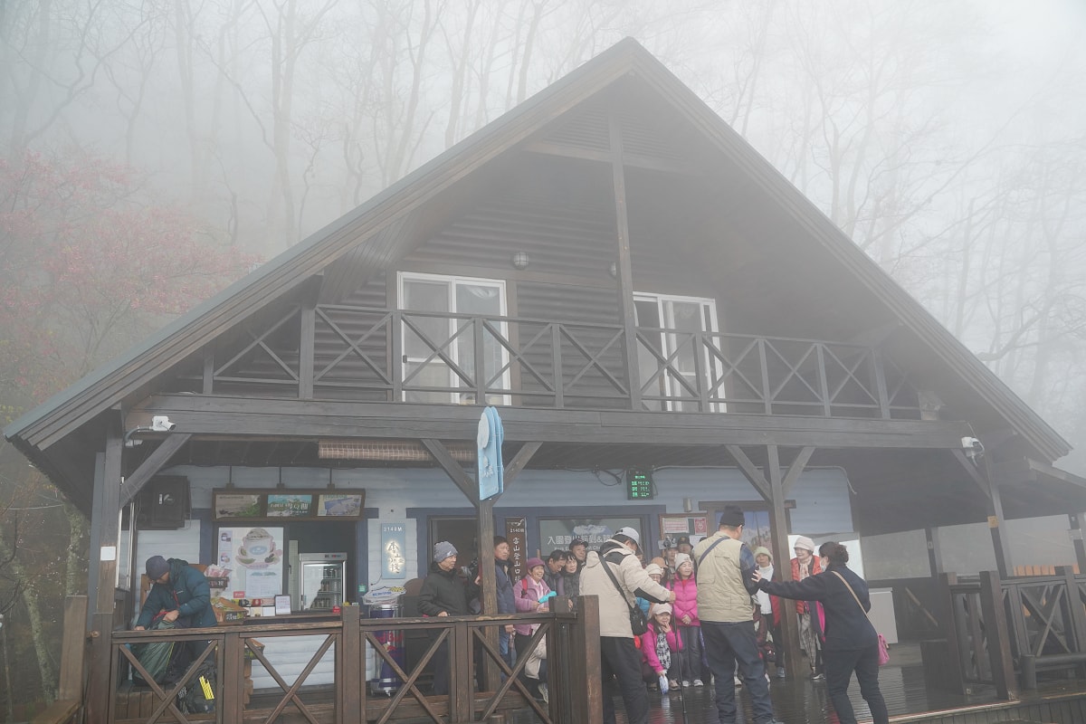 【雪山登山口服務站】海拔2140公尺台灣第二高峰雪山登山入口 天空之鏡蓄水池 超好買雪山小棧 - 第2張圖 【雪山登山口服務站】海拔2140公尺台灣第二高峰雪山登山入口 天空之鏡蓄水池 超好買雪山小棧