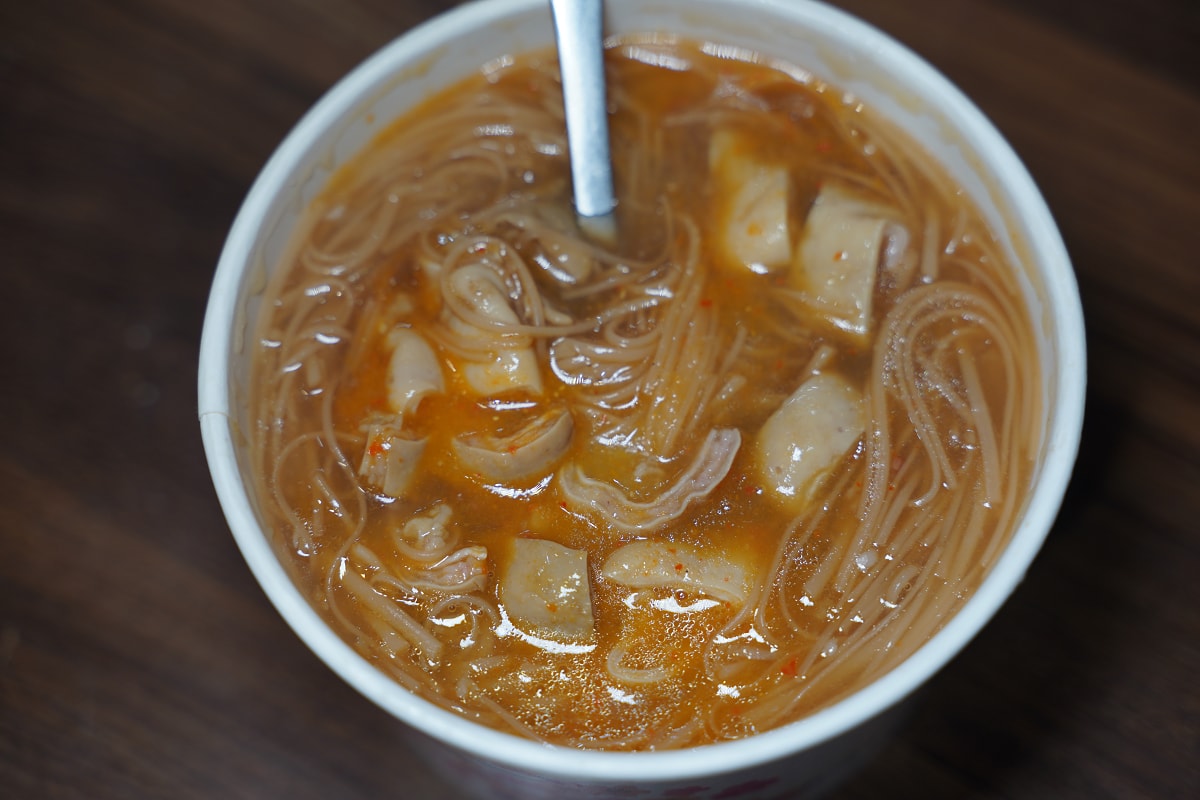 【榕樹下古早味】內壢平價小吃推薦 鄰近家樂福內壢店/元生公園 大腸麵線/協力雞排/脆皮臭豆腐