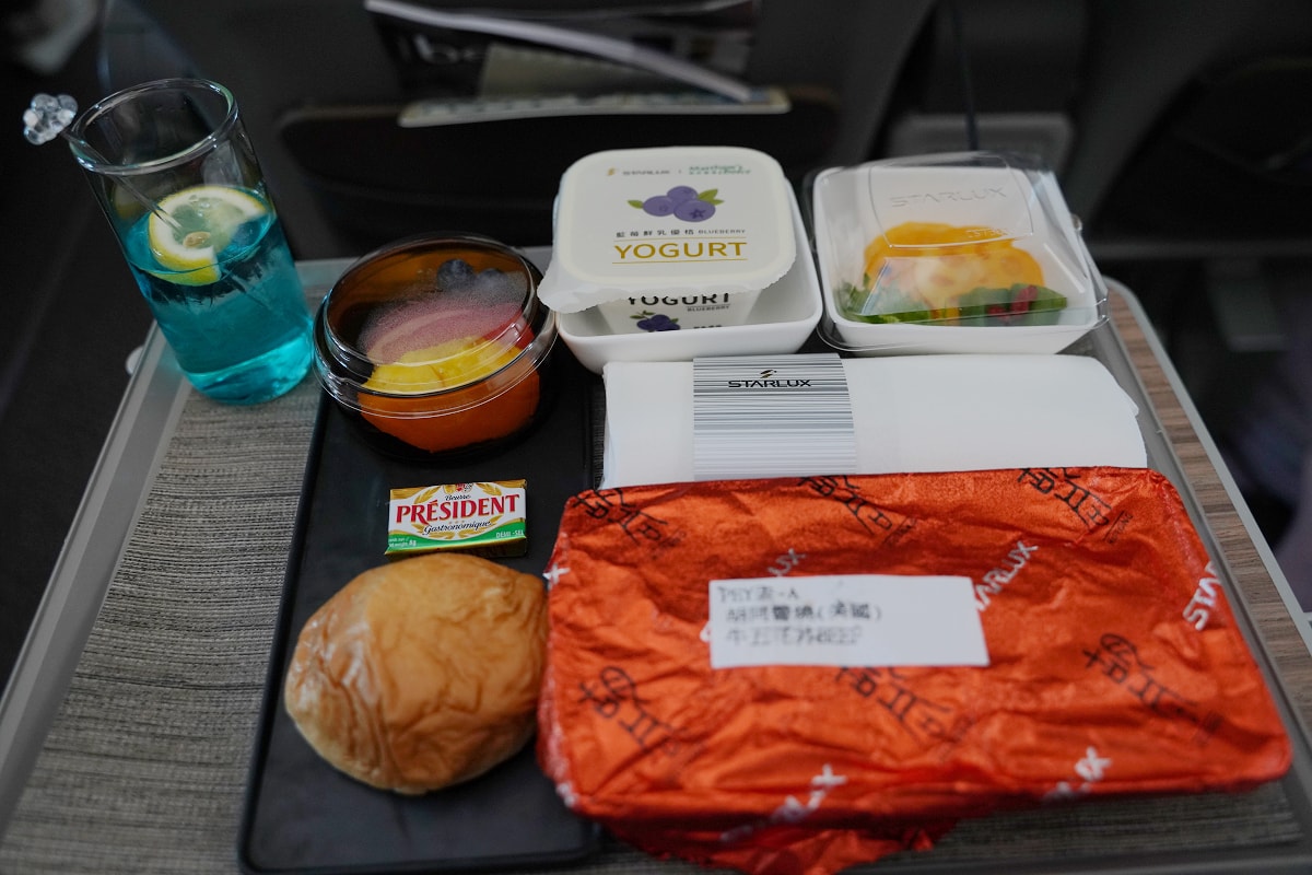 【桃園飛東京成田國際機場】星宇航空JX800豪華經濟艙初體驗 座位舒適度/行李額度通通升級