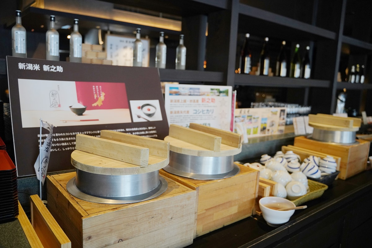 【日本料理餐廳 Asahi】新井樂天滑雪渡假村日式早餐自助吧/晚餐會席料理 絕美雪景精緻料理