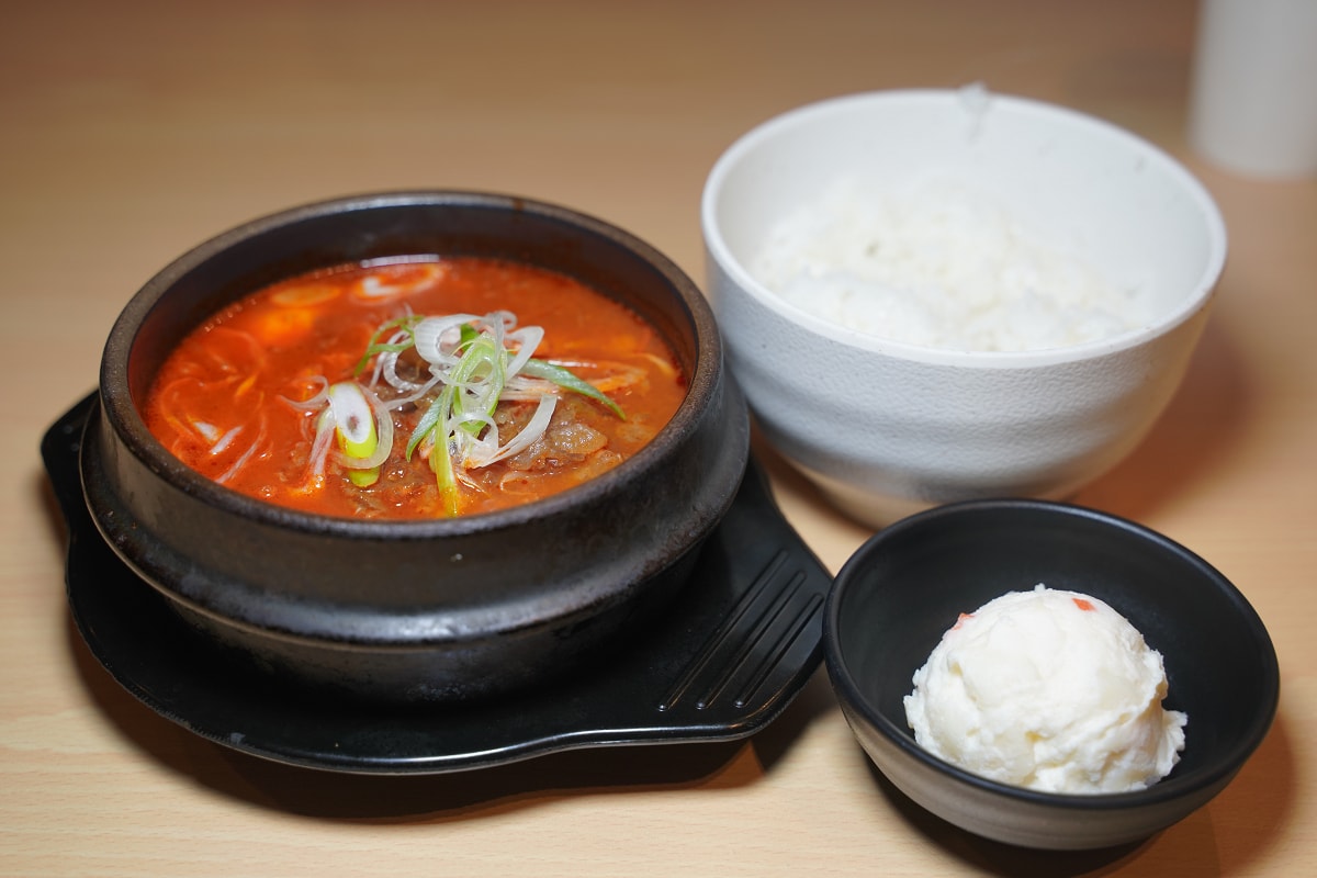 【Gondola Restaurant Village】新井樂天滑雪渡假村午餐滑雪場纜車站內