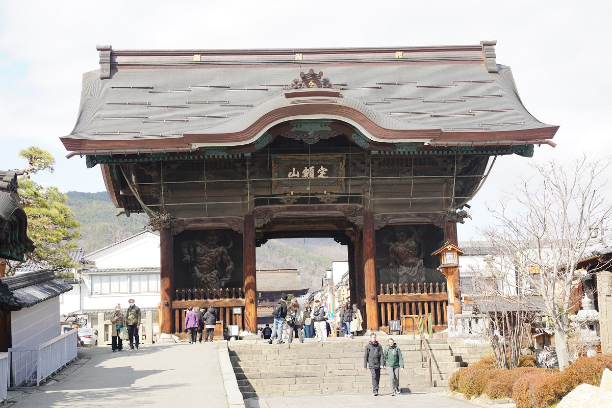 【善光寺】日本長野市必訪景點 創建於西元644年 建築物國寶/重要文化財 善光寺阿彌陀三尊